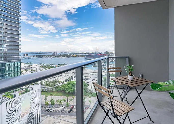 Luxurious 2-Bed Apartment With Breathtaking Bay Views!!