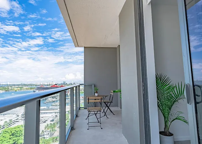 Luxurious 2-Bed Apartment With Breathtaking Bay Views!!