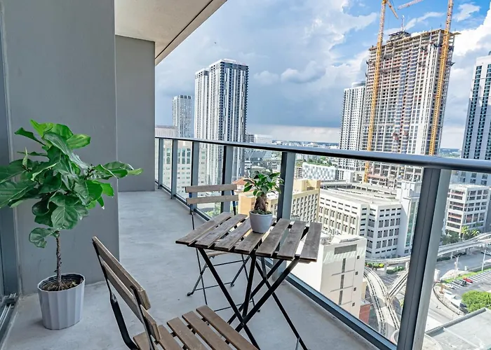 Luxurious 2-Bed Apartment With Breathtaking Bay Views!!